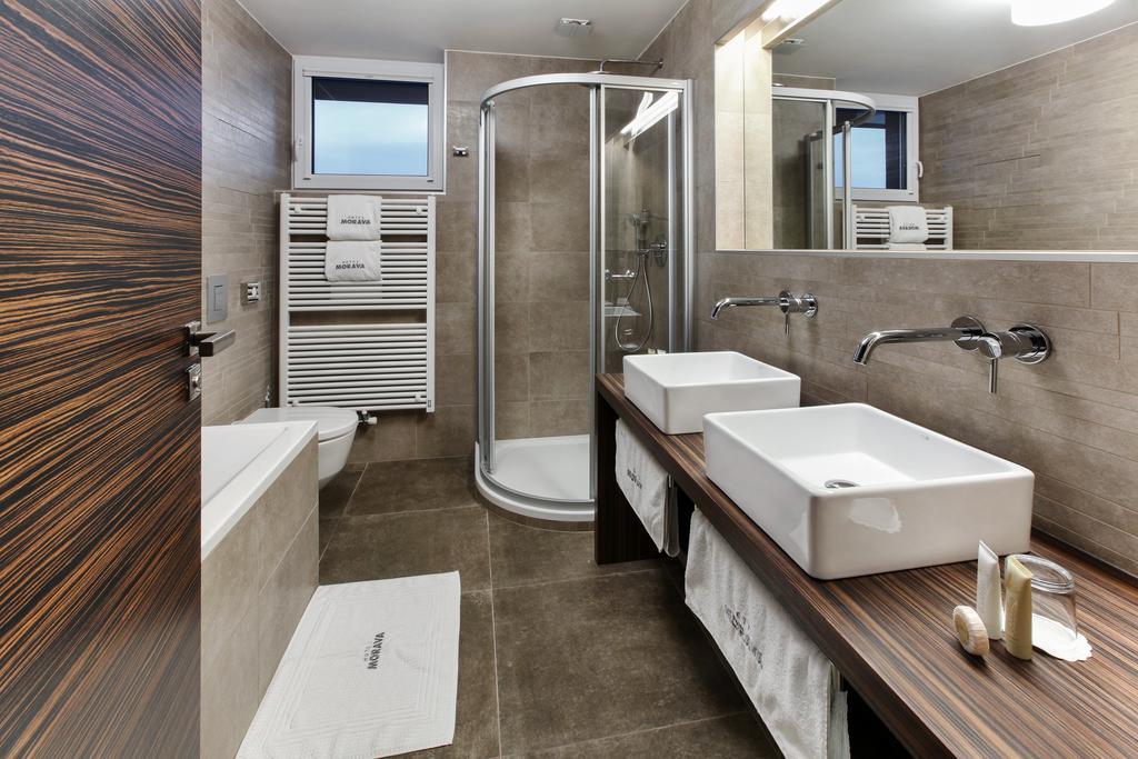 Hotel Morava Otrokovice Room photo