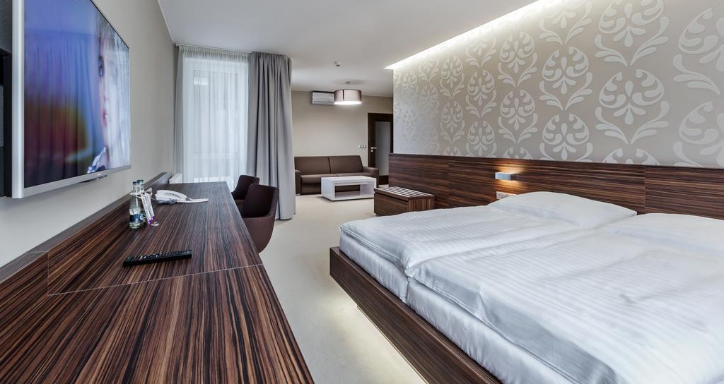 Hotel Morava Otrokovice Room photo